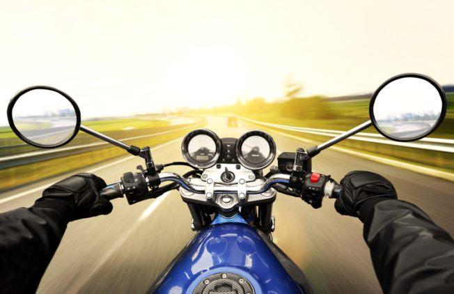 Promotor de vendas receberá adicional de periculosidade por uso de moto no trabalho
