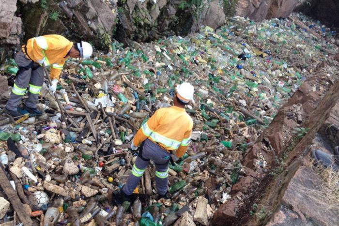 Rio Tietê Mergulhando em Riscos Tóxicos 